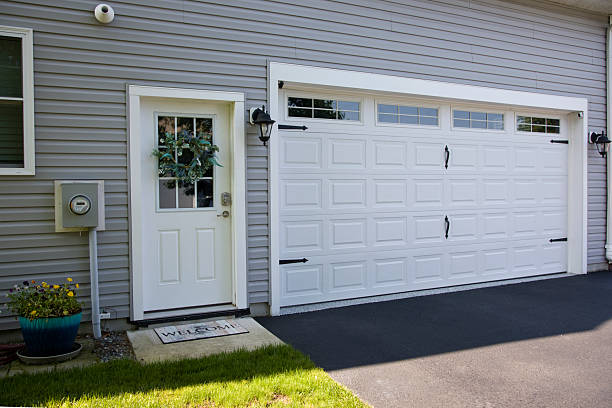 24/7 Emergency Garage Door Panel Replacement experts in Henderson County County, IL
